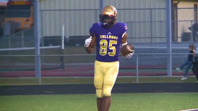 New Haven's James Hardy IV, Korin Harris, and Devin White sign for college смотреть онлайн