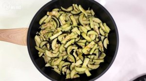 Салат из жареных баклажанов с яйцом и маринованным луком