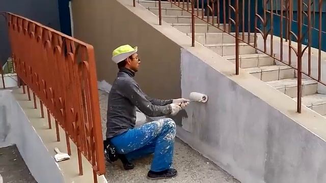 Поэтапный ремонт фасада. Нанесение грунтовки. смотреть онлайн