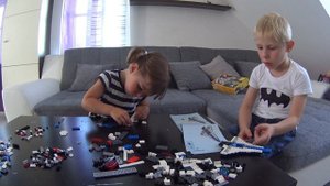 Лео и Соня Собирают Лего / Игра в Lego