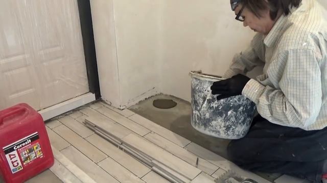 Укладка мелкоформатной плитке в прихожке.  Высотка