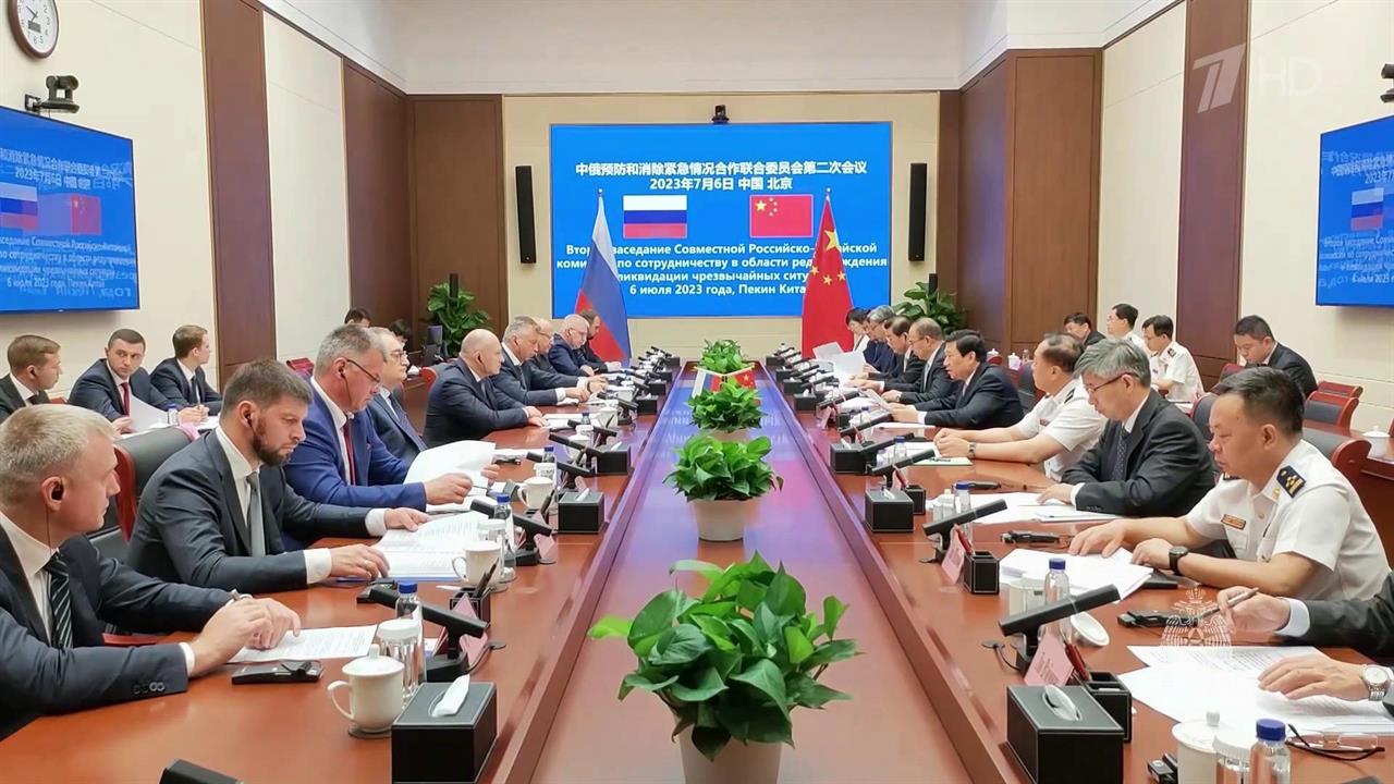 Сотрудничество РФ и Китая по линии МЧС обсудили министры двух стран Александр Куренков и Ван Сянси