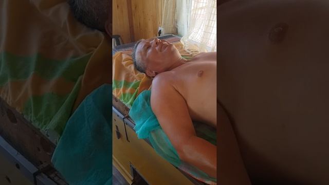 После одного сеанса массажа на пчелах впервые за долгое время боль в плече ушла смотреть онлайн