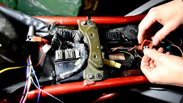 Установка сигнализации StarLine V62 на мотоцикл смотреть онлайн