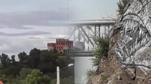 "Амурское чудо." Мост, изображённый на купюре номиналом 5000 рублей, и его окрестности.