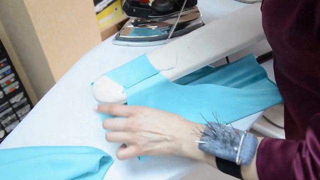 КАК СШИТЬ ТОП И ШОРТЫ СВОИМИ РУКАМИ / мастер класс с построением выкройки / бельевой топ и шорты смотреть онлайн