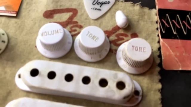 1955 Fender Strat Bakelite Compare To 1962 Plastic Parts Eddie Vegas смотреть онлайн