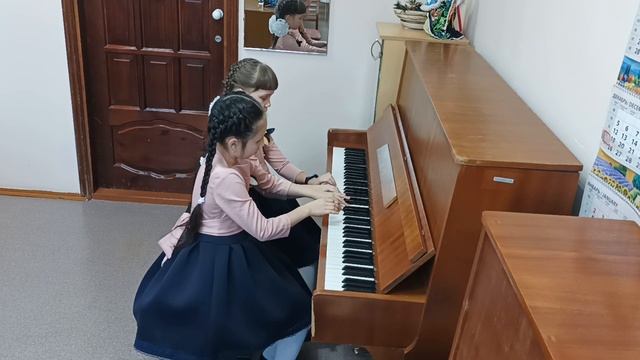 И. Дунаевский. Полька. Из кинофильма "Кубанские казаки" исп. Федорова Софья и Мелехова Елизавета смотреть онлайн