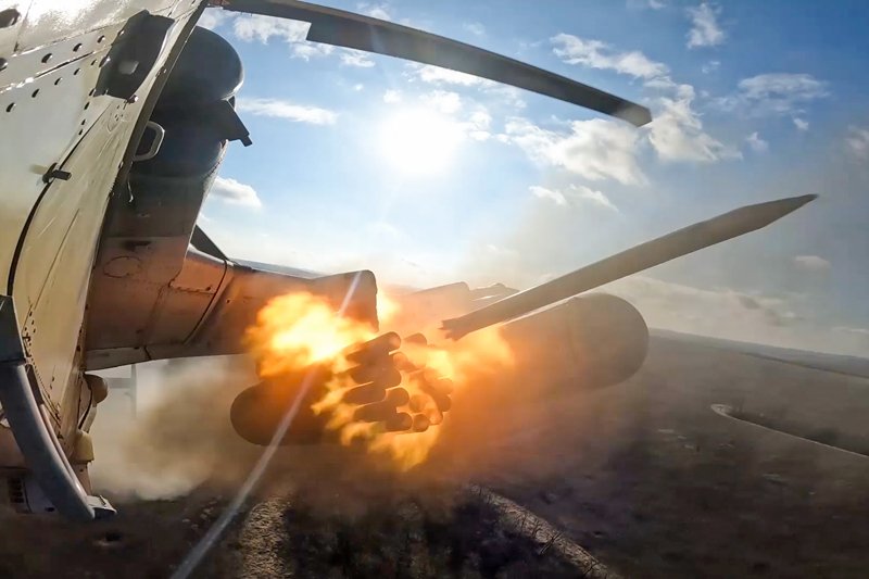 Российские Ка-52 нанесли сокрушительные удары по позициям ВСУ / События на ТВЦ