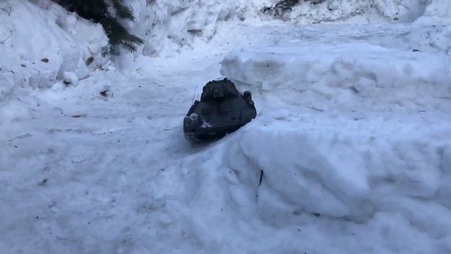 Танк Т-34/76 1942 СТЗ 1:16 Весь из Металла! Видео 6 смотреть онлайн