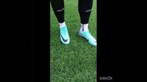 Футбольные бутсы Nike Mercurial