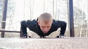 ТРЕНИРОВКА НА ТУРНИКЕ И БРУСЬЯХ ДЛЯ НОВИЧКОВ