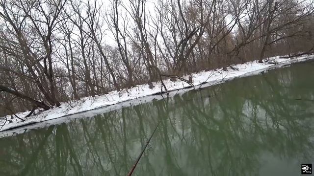 Да сколько же здесь злых щук, в этой волшебной речке!!! спиннинг в марте!!! смотреть онлайн