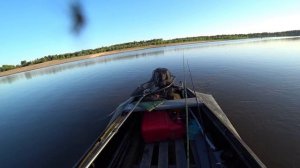 Рыбалка на реке или как выбрать место для ловли рыбы на фидер с лодки.