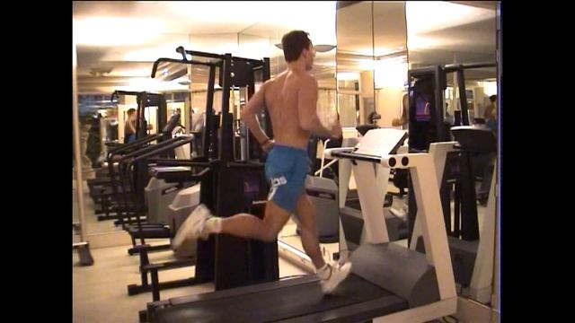 Богданов В.А. бегает и показывает правильное подтягивание без рывков. смотреть онлайн