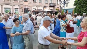 В Бресте все также играет "Шарманка". В Париже она чужестранка.🌸🌸🌸🤗🤗🤗