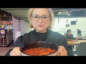 Порадовала свои вкусовые сосочки, выбрала себе подарок, прогулялась по Питеру Пенсионерка - блогер