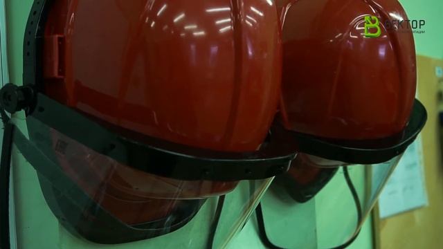 Ленэнерго - Работник электроподстанции