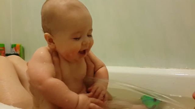 Малыш хохочет:) смотреть онлайн