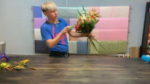 КАК УПАКОВАТЬ АСИММЕТРИЧНЫЙ БУКЕТ В СЕТКУ И ФОАМИРАН