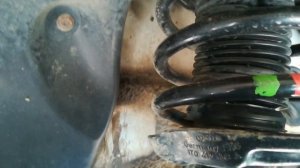 скрип при надавливании на кузов тигуан