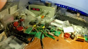 необычный трансформатор , излучает наружу