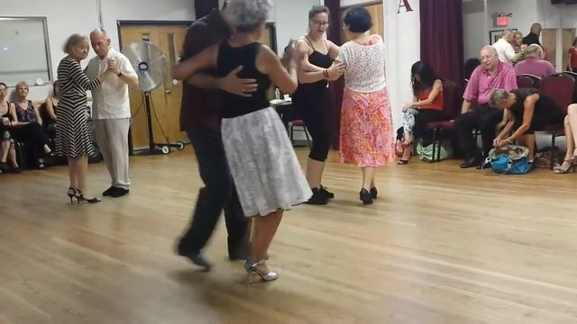 Argentine tango Práctica: Andres Bravo - Milonga step - "Milonga Criolla" смотреть онлайн