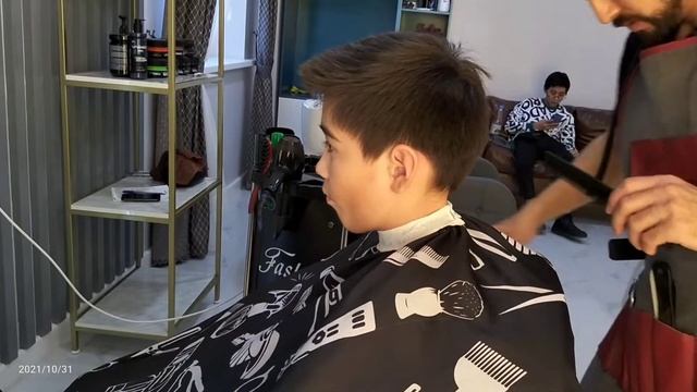 Современная мужская стрижка ножницами/Алтынбек Балтабай смотреть онлайн