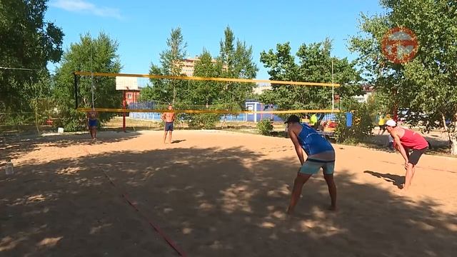 Волейболисты-пляжники в деле