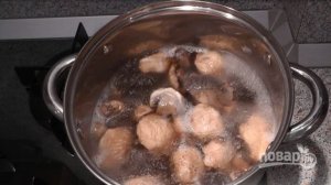 Запеченный карп с грибами