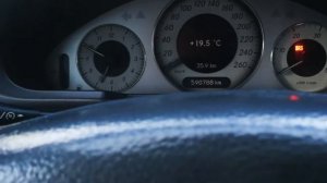 Mercedes  Benz W211. Смотрим уровень масла в двигателе 2.7 CDI