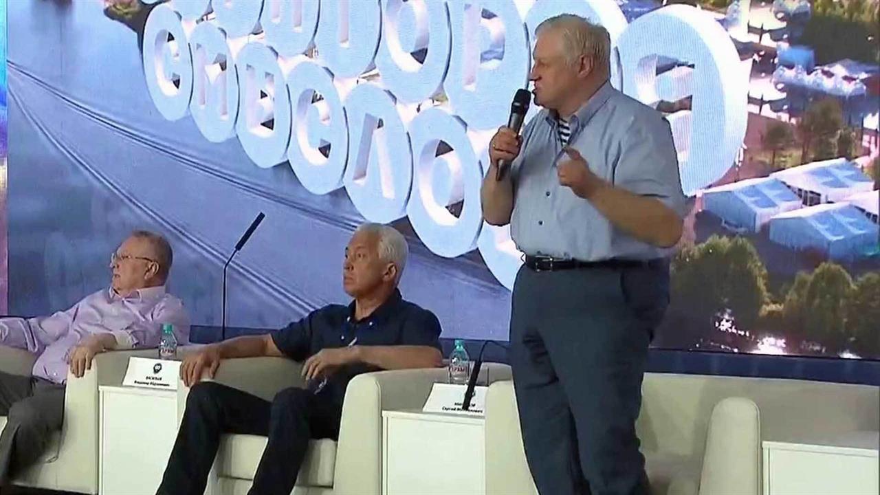 На форуме "Территория смыслов на Клязьме" молодые политики встретились с лидерами думских фракций