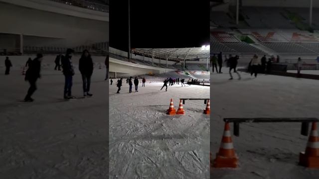 Прыжки на льду, прыжки на льюду через барьер, прыжки на коньках, прыжки на катке,