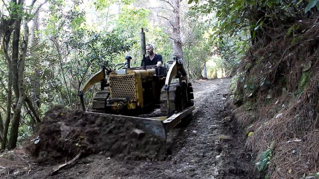 Vintage Bristol-25 Bulldozer Clearing Steep Forest Roads.. смотреть онлайн