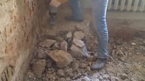 Работа бетоноломом (отбойным молотком)по заглублению первого этажа. Аренда бетонолома