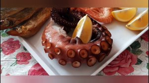 КУПАЕМСЯ , ОТДЫХАЕМ , КУШАЕМ МОРЕПРОДУКТЫ !