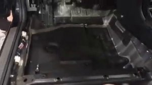 Оцениваем заводские шумопоглощающие материалы в этом Ниссан Альмера Классик