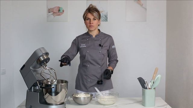 06. Приготовление крема на выравнивание торта (сыр+шоколад) смотреть онлайн