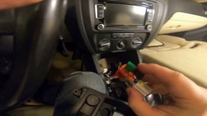 Замена переднего и заднего прикуривателя Jetta 6