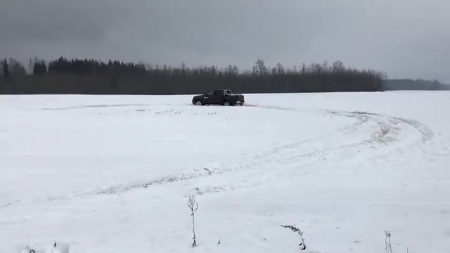 VW Amarok 3.0TDi in wet snow смотреть онлайн