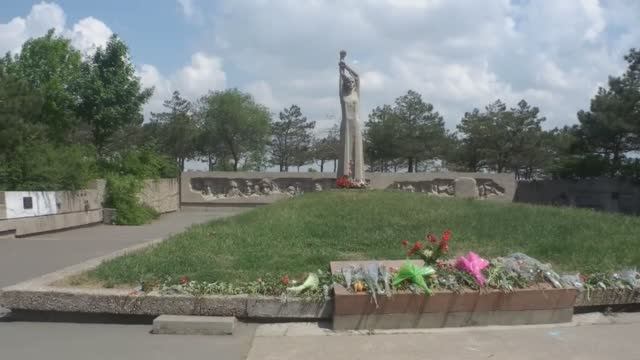 2012-05-08 Посещение Мемориала жертв фашизма в с.Дубки учащимися СВПУЭПО.