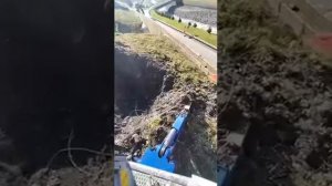 Сложная работа экскаватором в горных районах и склонах