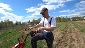 МТЗ Беларус мотоблок первая пахота. Деревенские будни . Из города в деревню.