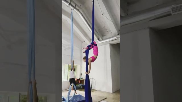 КОРЗИНОЧКА БЕЗ РУК ВОЗДУШНЫЕ ПОЛОТНА смотреть онлайн