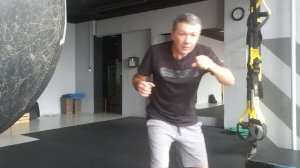 Левый Удар с оттяжкой для нокаутирующего удара. оттяжка бокс