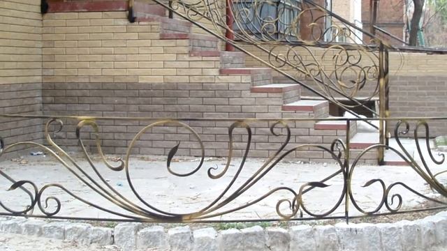 Маленький заборчик, невысокий, металлический, ковка смотреть онлайн