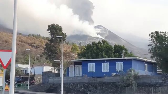 🔴 Live Walk around the La Palma Volcano area смотреть онлайн