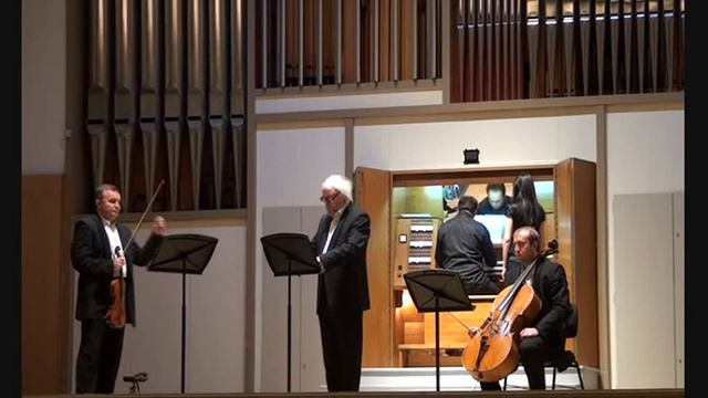 Charles Dieupart  - Suite N°6  Ouverture  Allemande  Courante   Sarabande  Gavotte  Menuet  Gigue смотреть онлайн