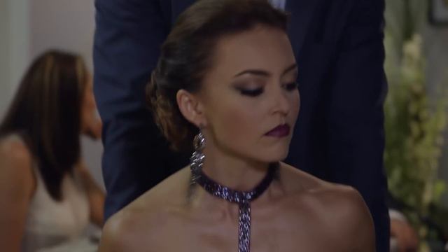 Ana Leticia descubre a Ana Lucía besándose con Marcelo | Tres veces Ana - Televisa смотреть онлайн