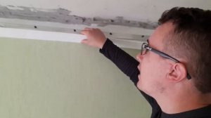 Демонтаж полиуретанового плинтуса